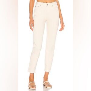 Levi’s Wedgie Icon Fit in Ecru (creamy white) and Size 26